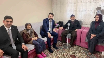 Karab&uuml;k&rsquo;te y&uuml;rek ısıtan ziyaret: Dualar Cumhurbaşkanı Erdoğan i&ccedil;in
