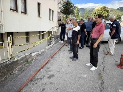 Karabük’te zarar gören istinat duvarı site sakinlerini tedirgin ediyor
