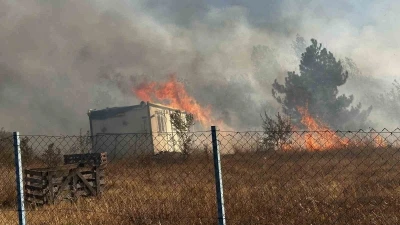 Karabük’teki yangın evlere sıçradı
