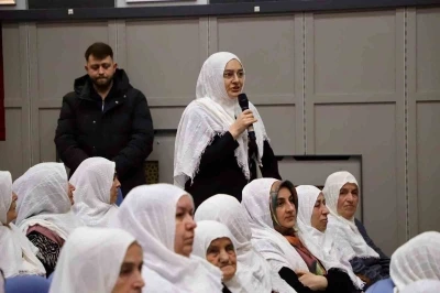 Karab&uuml;kl&uuml; kadınlardan Başkan G&uuml;neş&rsquo;e y&ouml;resel kıyafetli destek
