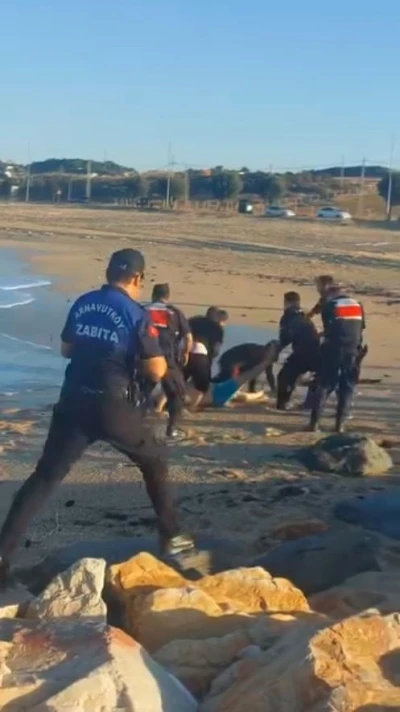 Karaburun Sahili’nde deniz faciası: İsveçli kadın kurtarıldı, nişanlısı hayatını kaybetti
