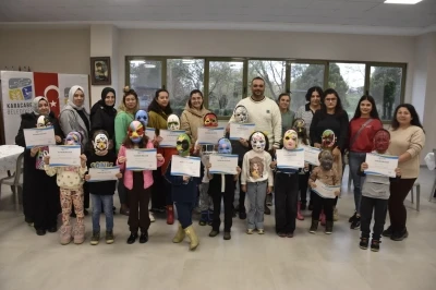 Karacabey Belediyesi’nden anne-çocuk maske boyama atölyesi
