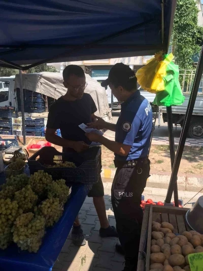 Karacabey’de polis dolandırıcılığa karşı broşür dağıttı
