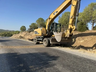 Karacaören’de yol genişletme ve asfalt yenileme çalışması başladı
