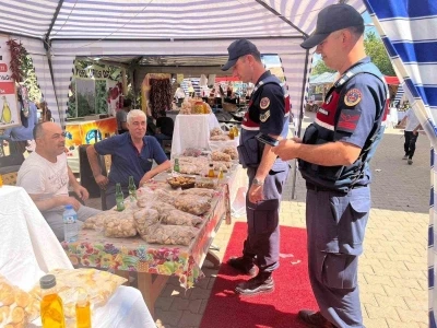 Karacasu’da festival alanında esnafa ’Güvenli Ticaret’ uyarısı
