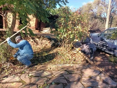 Karacasu’da park ve bahçeler bakıma alındı

