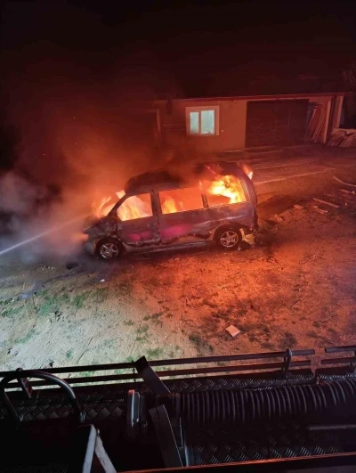 Karacasu&rsquo;da ticari ara&ccedil; alevlere teslim oldu
