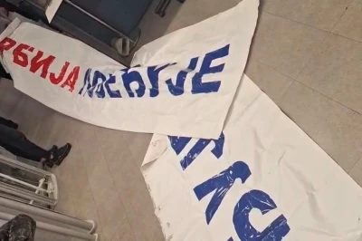 Karadağ, AB Zirvesi &ouml;ncesi charter u&ccedil;uşla &uuml;lkeye gelen 87 Sırbistan vatandaşını Sırbistan&rsquo;a geri g&ouml;nderdi
