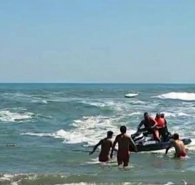 Karadeniz’de can pazarı: 3 kişi boğulmaktan son anda kurtarıldı
