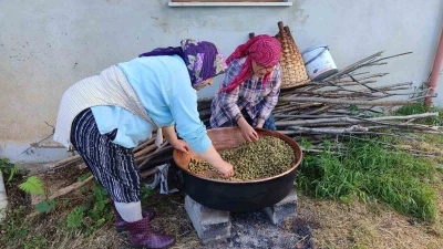 Karadeniz&rsquo;de dut pekmezi mesaisi başladı: Kazanlar şifa i&ccedil;in kaynıyor
