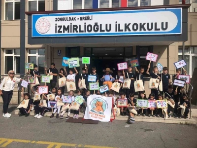 Karadeniz Ereğli’de minik okurlardan &quot;Heybemde Kitap Var&quot; projesi
