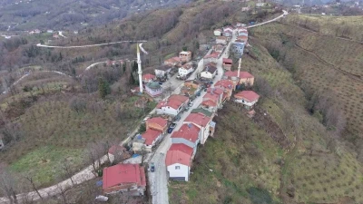 Karadeniz fıkrası gibi mahalle: Komşular bir adımla il değiştirip, bir dakika farkla iftar a&ccedil;ıyor
