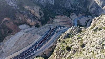 Karadeniz&rsquo;i İ&ccedil; Anadolu&rsquo;ya bağlayan Kırkdilim T&uuml;nelleri&rsquo;nden 1 ayda 250 bin ara&ccedil; ge&ccedil;ti
