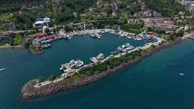Karadenizli balık&ccedil;ılar sezon i&ccedil;in ağ bakımlarını s&uuml;rd&uuml;r&uuml;yor
