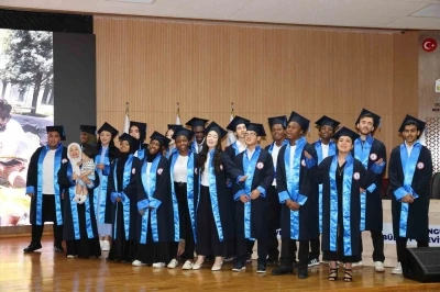 Karaelmas T&Ouml;MER&rsquo;de mezuniyet coşkusu: Uluslararası &ouml;ğrenciler y&uuml;ksek&ouml;ğretim yolculuklarına uğurlandı
