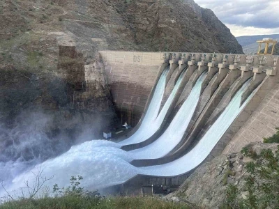 Karakaya Barajı&rsquo;nda su tahliyesi devam ediyor
