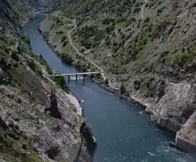 Karakaya Barajında su tahliyesi nedeni ile k&ouml;pr&uuml; trafiğe kapatıldı
