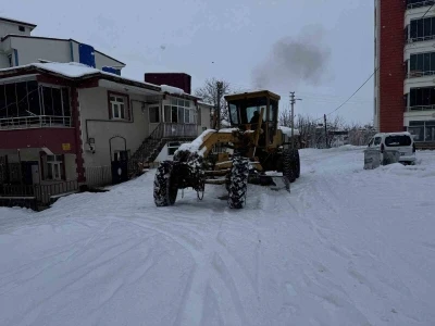 Karako&ccedil;an&rsquo;da karla m&uuml;cadele &ccedil;alışmaları s&uuml;r&uuml;yor

