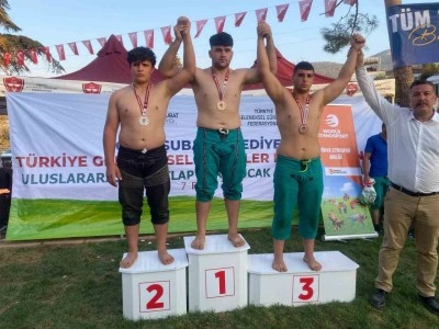 Karakucak güreşlerinde Erzincanlı sporculardan 1 birincilik, 1 ikincilik