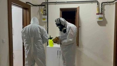 Karaman&rsquo;da 6 katlı apartmanda b&ouml;cek ilacı alarmı: Bina sakinleri tahliye edildi
