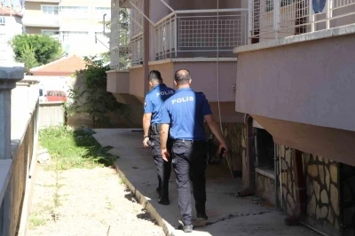 Karaman&rsquo;da balkondan d&uuml;şen şahıs yaralandı
