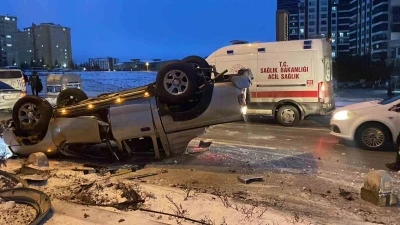 Karaman&rsquo;da buzlanma kazaya yol a&ccedil;tı: 2 yaralı
