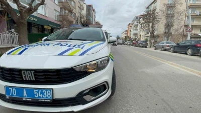 Karaman&rsquo;da kamyonetin &ccedil;arptığı &ccedil;ocuk yaralandı
