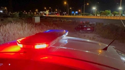Karaman&rsquo;da kaza yerinden ayrılan alkoll&uuml; s&uuml;r&uuml;c&uuml;ye 101 bin lira ceza kesildi
