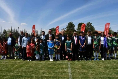 Karaman&rsquo;da kırsaldaki &ccedil;ocuklar yeşil sahada buluştu
