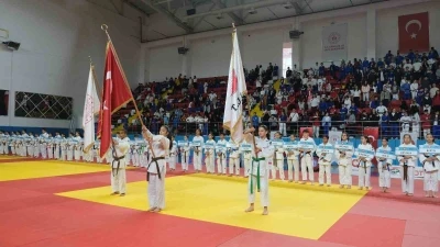 Karaman&rsquo;da Minikler T&uuml;rkiye Judo Şampiyonası heyecanı başladı
