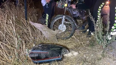 Karaman’da motosiklet şarampole devrildi: 2 yaralı
