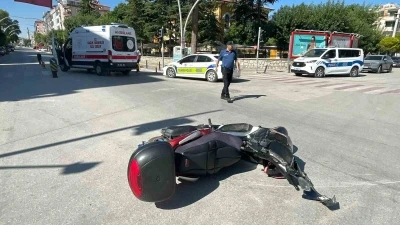 Karaman&rsquo;da motosikletler &ccedil;arpıştı: 2 yaralı
