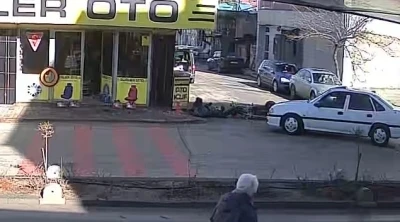 Karaman&rsquo;da motosikletlinin yaralandığı kaza kameraya yansıdı
