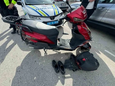 Karaman&rsquo;da otomobil ile elektrikli bisiklet &ccedil;arpıştı: 2 yaralı
