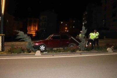Karaman&rsquo;da otomobil ref&uuml;je &ccedil;ıktı: 1 yaralı
