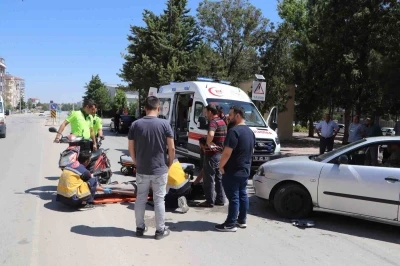 Karaman&rsquo;da otomobille &ccedil;arpışan elektrikli bisikletin s&uuml;r&uuml;c&uuml;s&uuml; yaralandı
