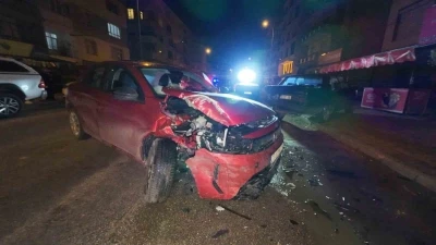 Karaman&rsquo;da park halindeki araca &ccedil;arpan otomobilin s&uuml;r&uuml;c&uuml;s&uuml; yaralandı
