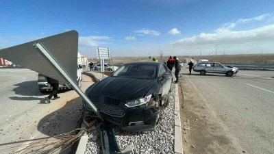 Karaman&rsquo;da ters y&ouml;ne giren otomobil kazaya yol a&ccedil;tı

