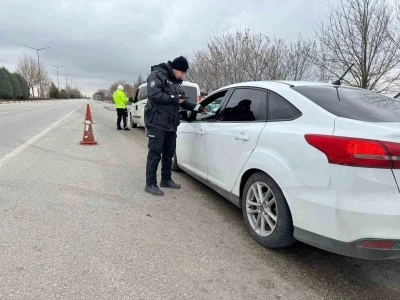Karaman&rsquo;da uyuşturucu ve ruhsatsız silahlar ele ge&ccedil;irildi: 12 tutuklama
