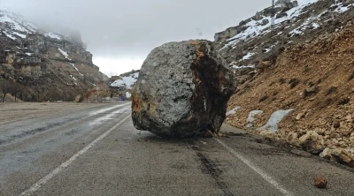 Karaman&rsquo;da yola dev kaya d&uuml;şt&uuml;
