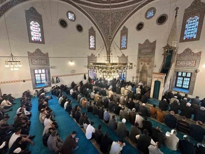 Karapınar&rsquo;da bayram namazında vatandaşlar camilere akın etti
