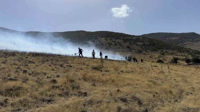 Karapınar’da ot yangını ormana sıçramadan söndürüldü
