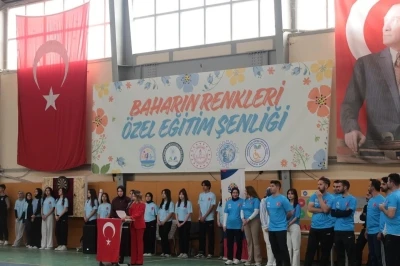 Karapınar&rsquo;da &ouml;zel &ouml;ğrencilerden renkli şenlik
