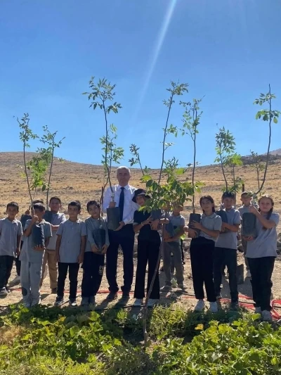 Karapınar’da &quot;100 Öğrenci 100 Fidan&quot; etkinliği
