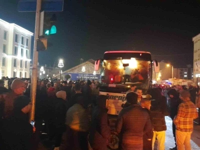 Karapınar&rsquo;da umre yolcuları dualarla uğurlandı
