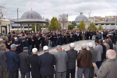 Karapınar&rsquo;dan hacı adayları dualarla uğurlandı
