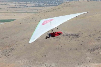 Karapınar Göktepe, Uluslararası Yelken Kanat Şampiyonası’na ev sahipliği yapıyor
