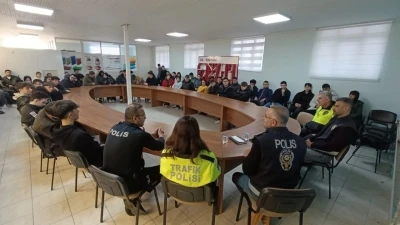 Karasu&rsquo;da lise &ouml;ğrencilerine polislik mesleği anlatıldı
