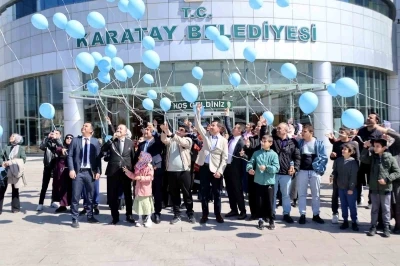 Karatay&rsquo;da mavi balonlar g&ouml;ky&uuml;z&uuml;ne bırakıldı
