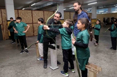 Karatay&rsquo;da Spor Okulları gen&ccedil;leri geleceğe taşıyor
